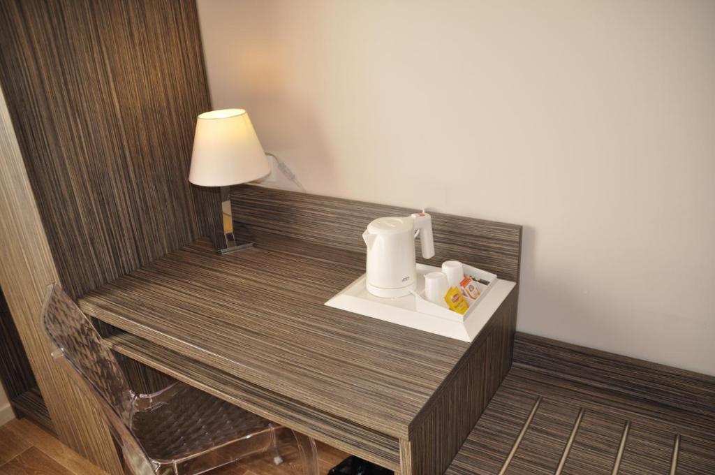 Hotel Caiman Pierrelatte Room photo